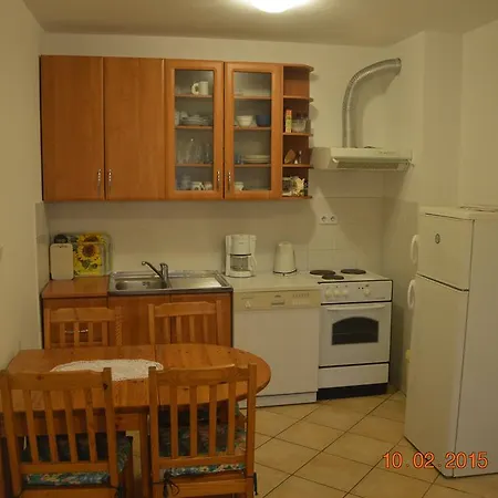 Stunning Apartment In Pula With Kitchen *