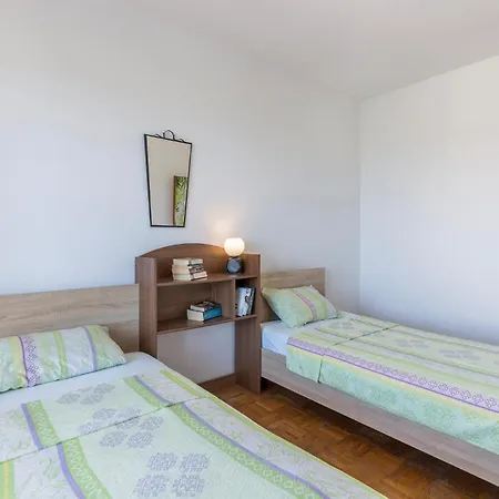 Stunning Apartment In Pula With Kitchen Pula