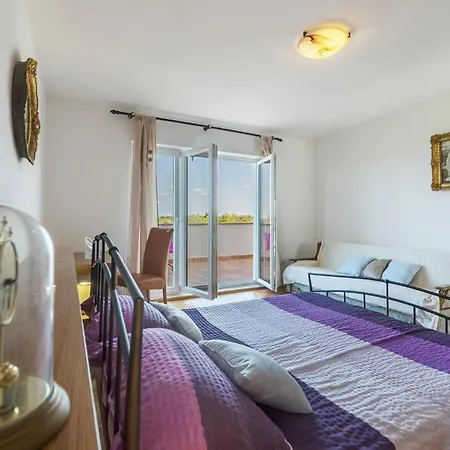 Appartement Stunning Apartment In Pula With Kitchen Pula