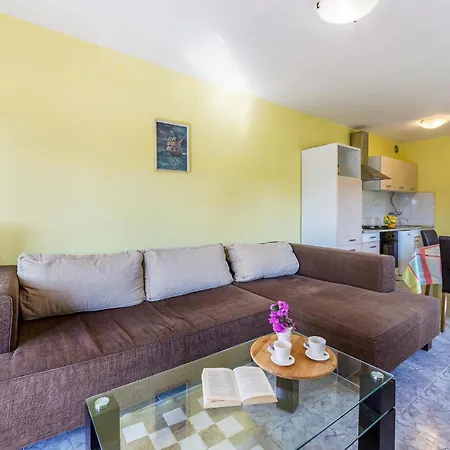 Stunning Apartment In Pula With Kitchen