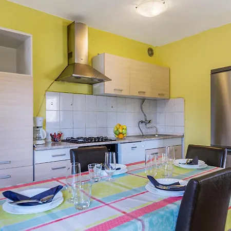 Appartement Stunning Apartment In Pula With Kitchen *