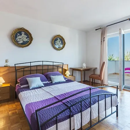 Appartement Stunning Apartment In Pula With Kitchen