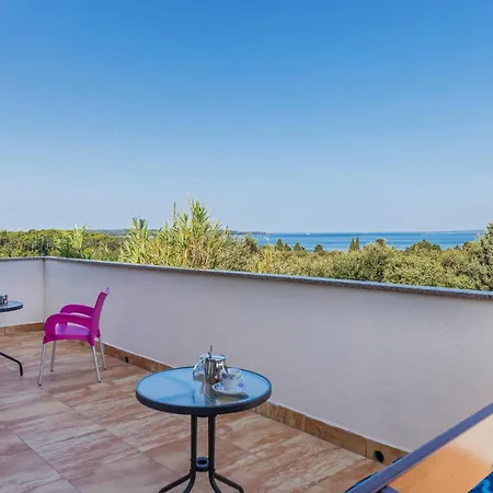 Appartement Stunning Apartment In Pula With Kitchen *