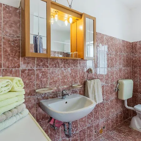 Appartement Stunning Apartment In Pula With Kitchen *