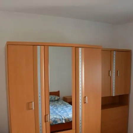 Stunning Apartment In Pula With Kitchen Appartement