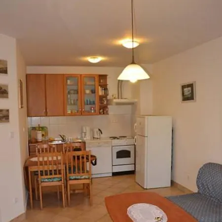 Stunning Apartment In Pula With Kitchen Appartement *